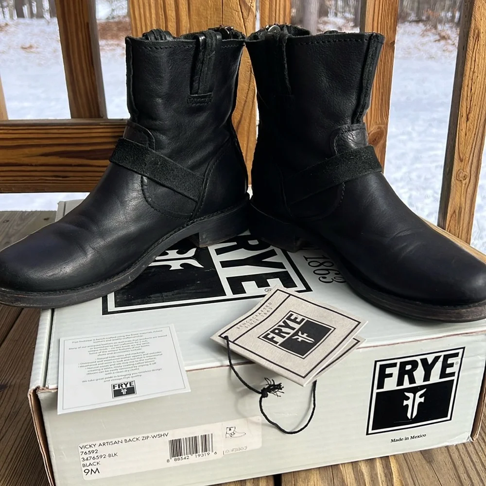 Frye Vicky Artisan Back Zip Distressed Boots  Moto Boots 9 🥳 Host Pick 🥳 - Picture 14 of 16